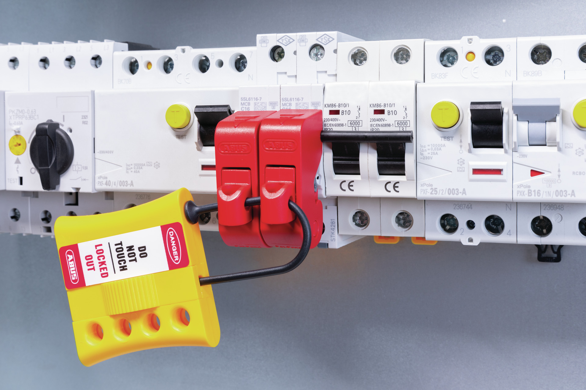 Anwendungsbeispiel - Hauptschalter-Verriegelung  H773