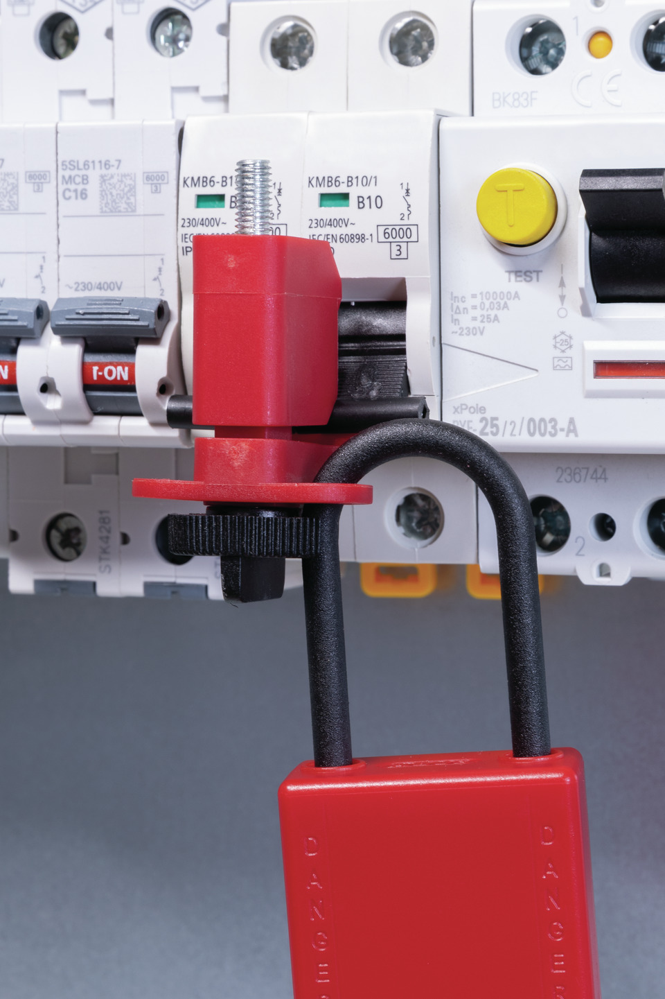 Application example - Multi-pole circuit breaker lockout E222