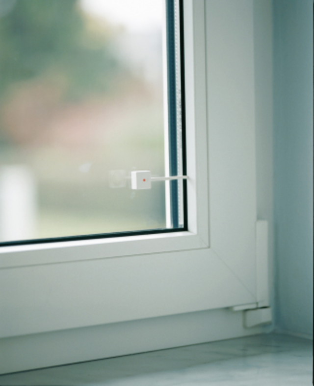 Glass breakage detector 12 V, white Example of application