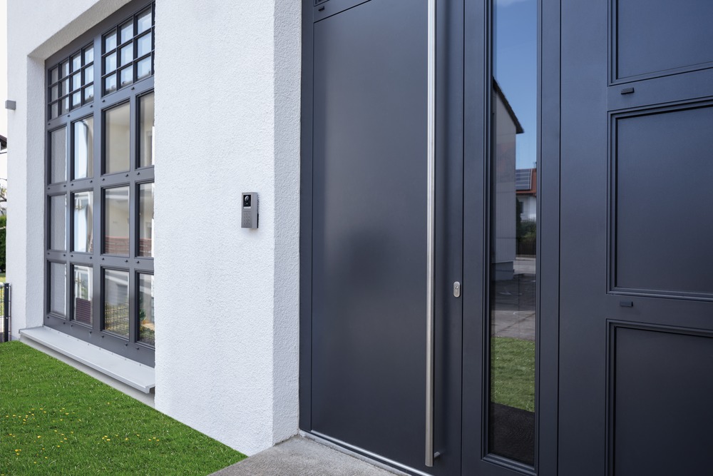 Frame for 2 modules for surface mounting