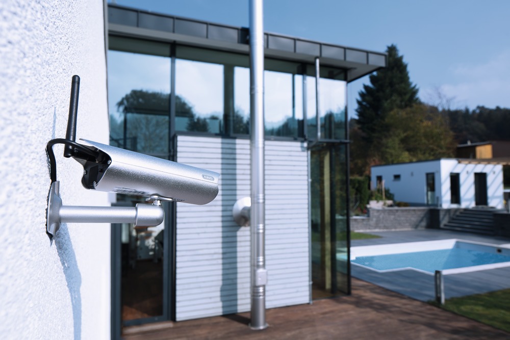 ABUS Smart Security World WLAN Außenkamera - flexible Außenüberwachung mit 1080p (PPIC34520)